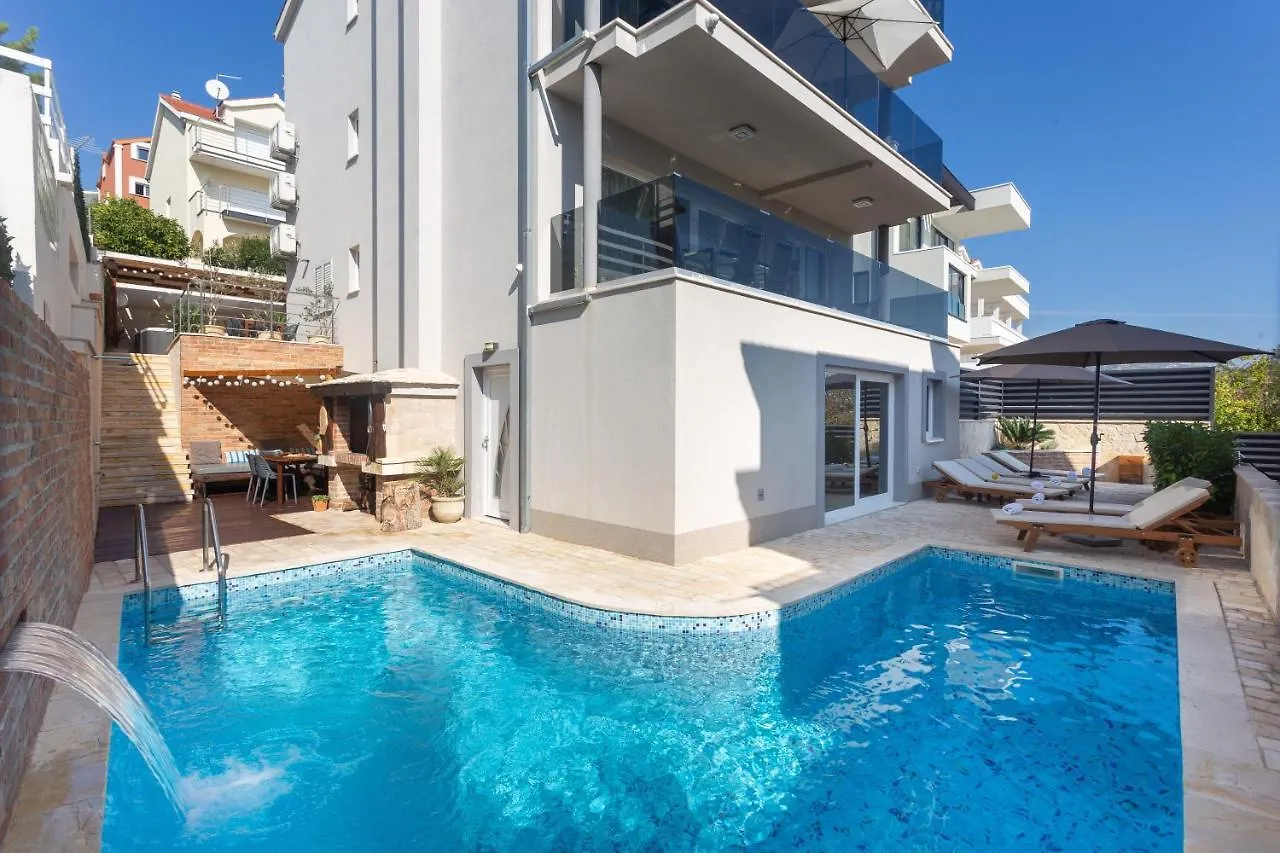 Apartments Aqua Trogir 0*,